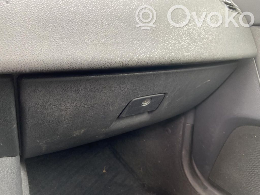 Volvo V50 Daiktadėžės (bordačioko) komplektas 