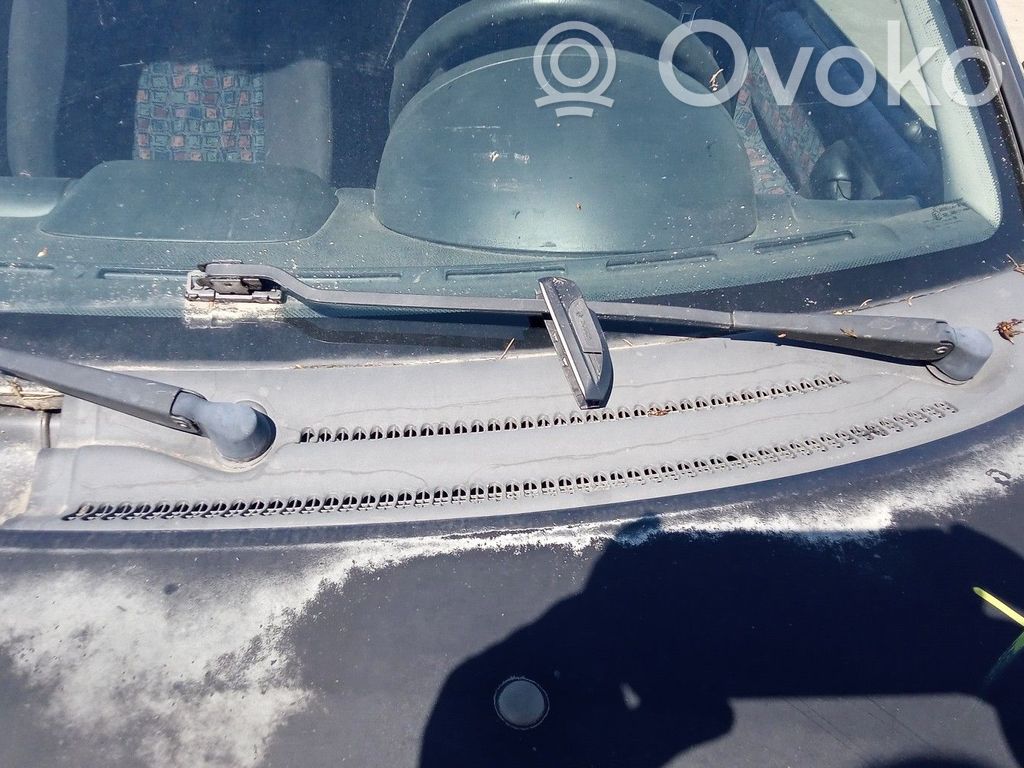Opel Corsa B Front wiper blade arm 