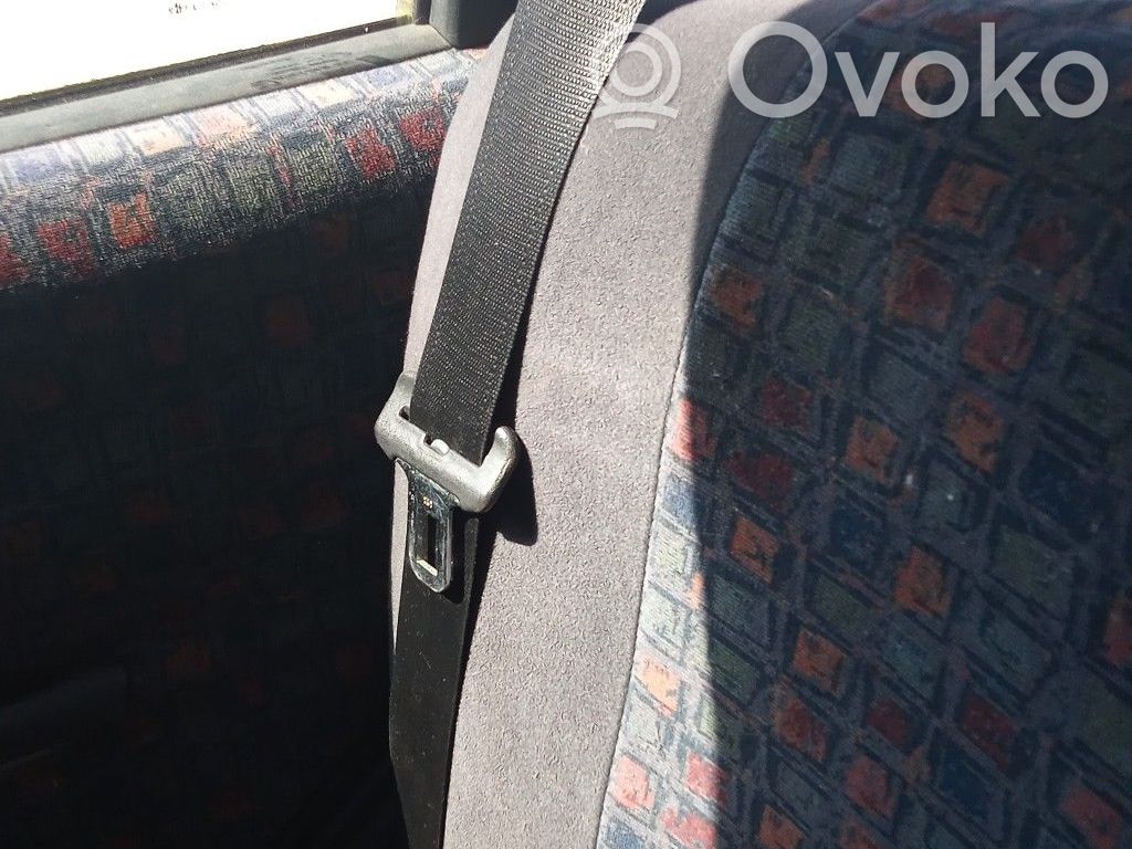 Opel Corsa B Cinturón trasero 