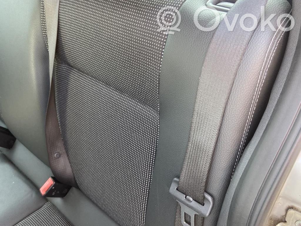 Opel Astra H Cinturón trasero 