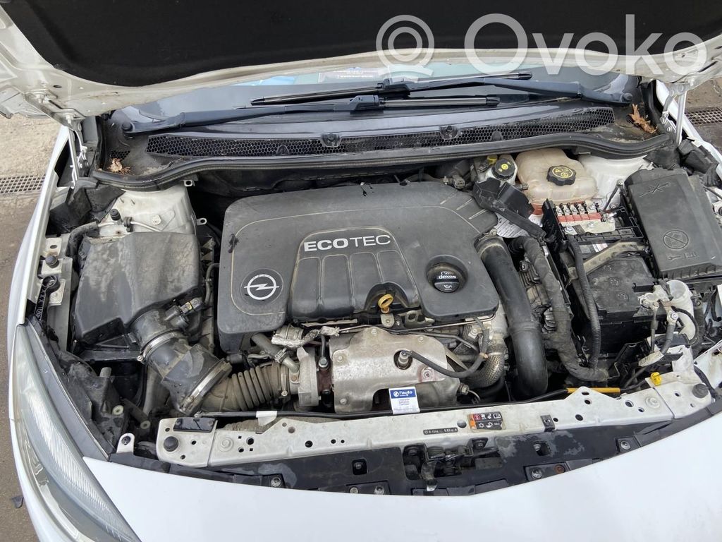 Opel Astra J Generatorius 
