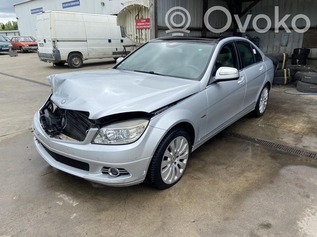 Mercedes-Benz C W204 Zacisk hamulcowy przedni 