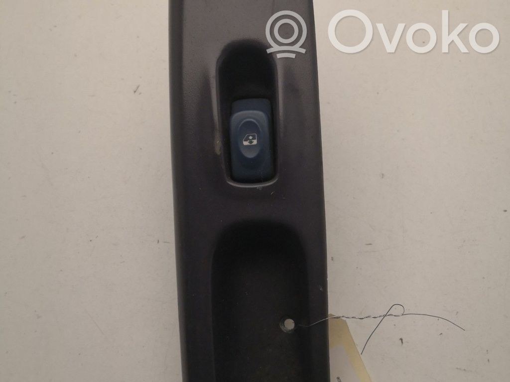 Renault Twingo I Electric window control switch 