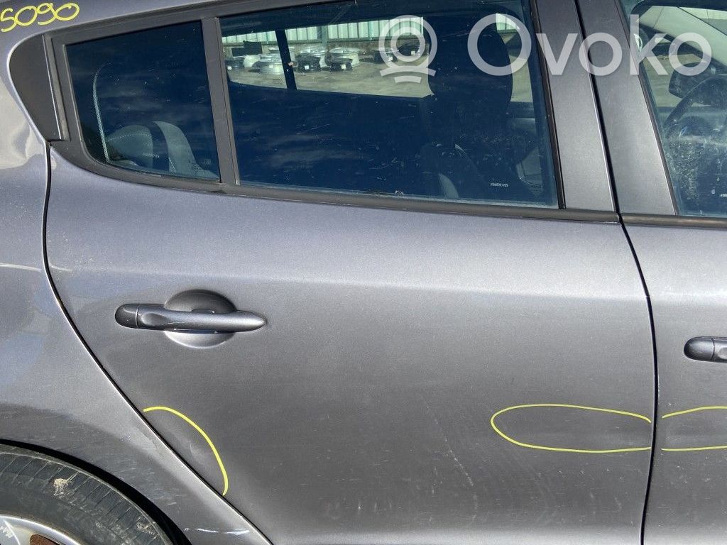 Renault Megane III Ventanilla de ventilación de la puerta trasera 