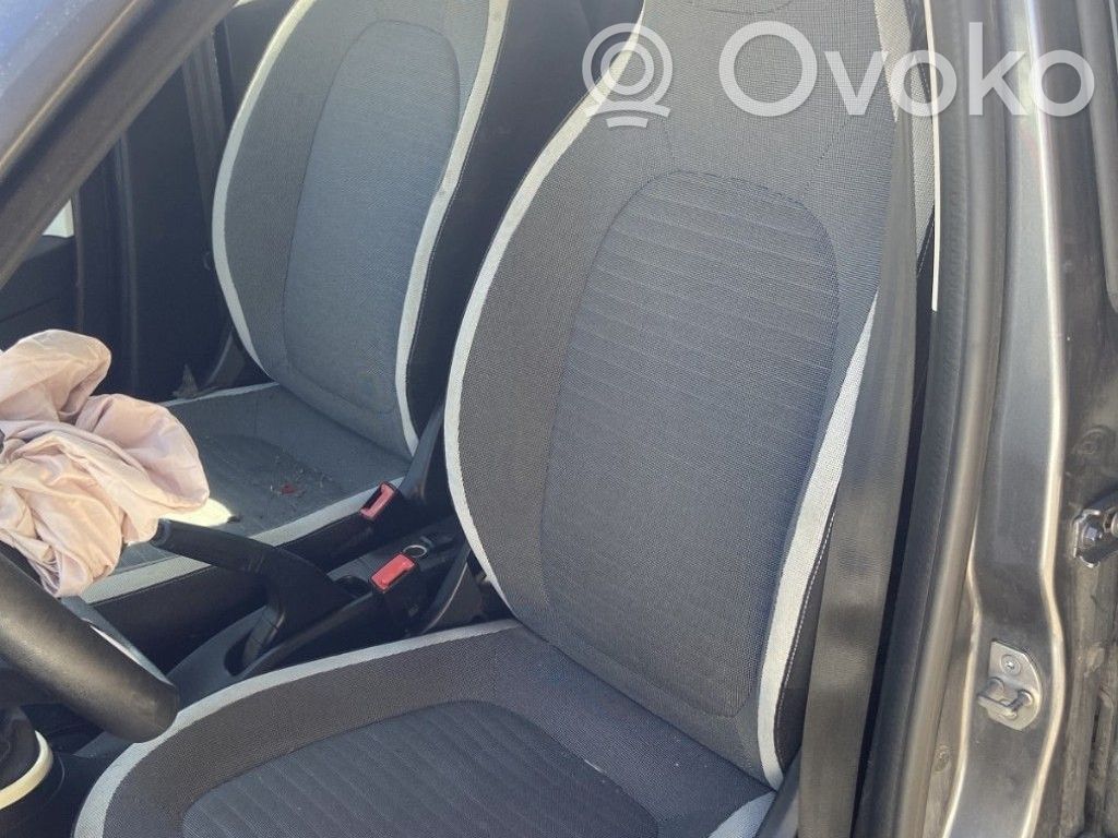 Renault Twingo III Kuljettajan istuin 
