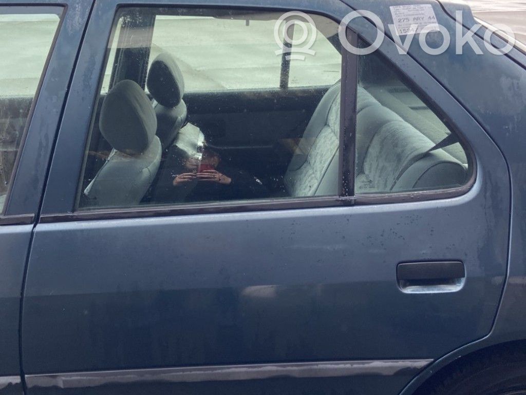 Peugeot 306 Ventanilla de ventilación de la puerta trasera 