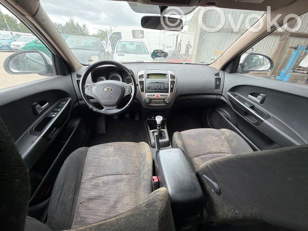 KIA Ceed Manecilla interna puerta delantera 