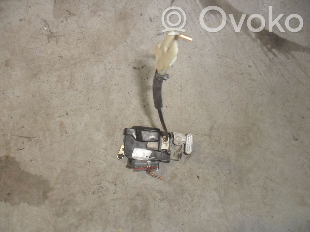 Cerradura de puerta delantera