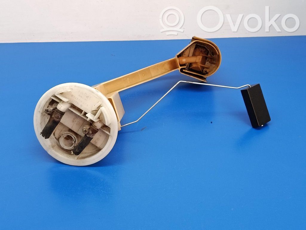 Audi A4 S4 B5 8D Bomba interna de combustible 