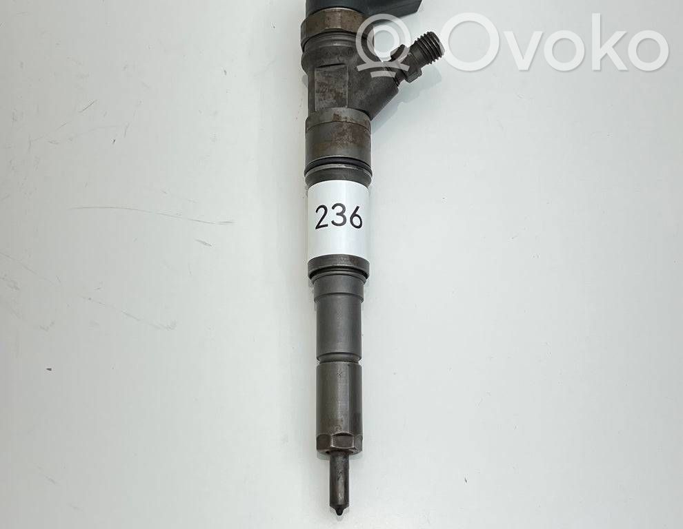 Fuel injector   7794652