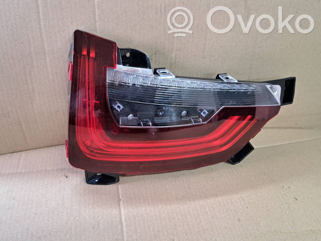BMW i3 Aizmugurējais lukturis pārsegā 