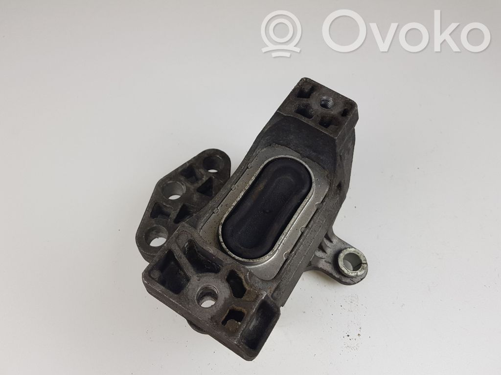 Engine mount bracket   V05513