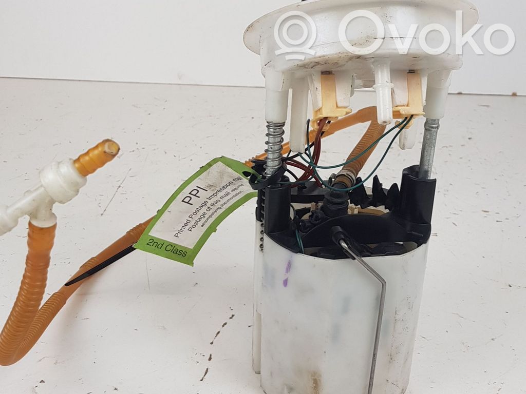BMW 3 E90 E91 Polttoainesäiliön pumppu 