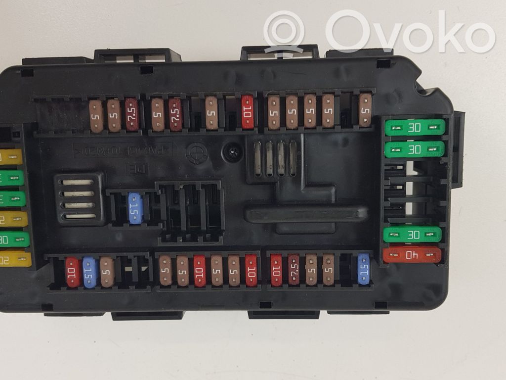 BMW 3 F30 F35 F31 Saugiklių blokas 