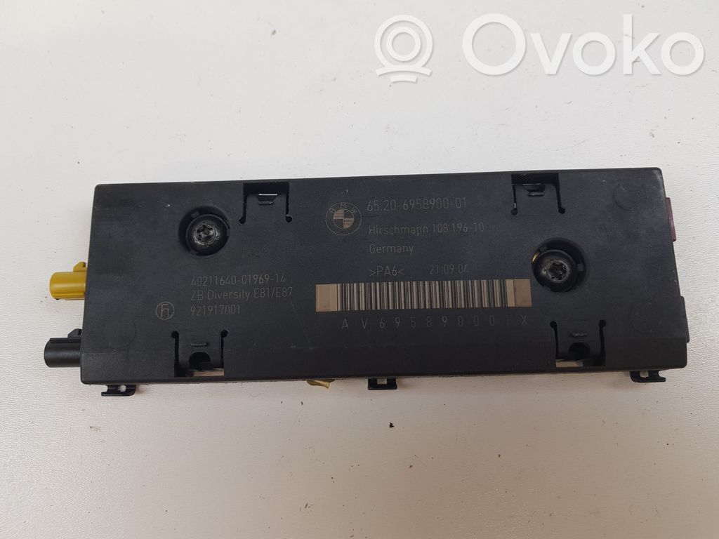 BMW 1 E81 E87 Aerial antenna amplifier 