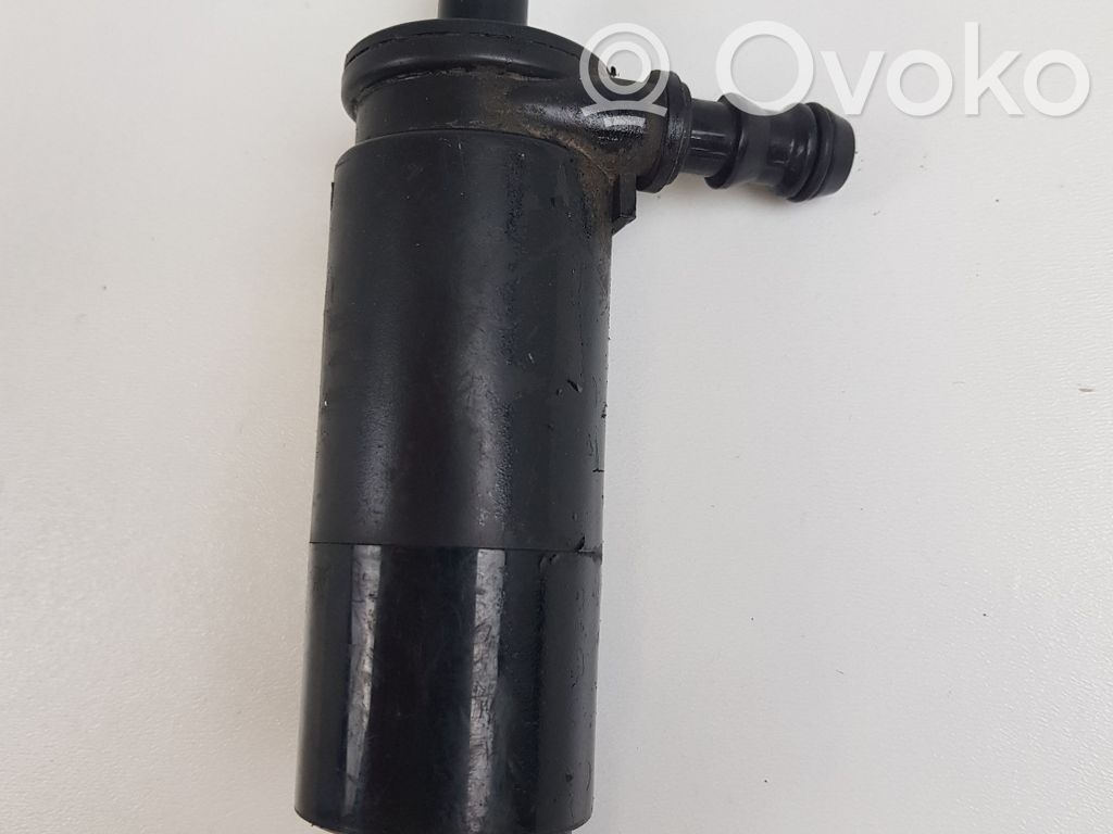 BMW 3 E90 E91 Headlight washer pump 