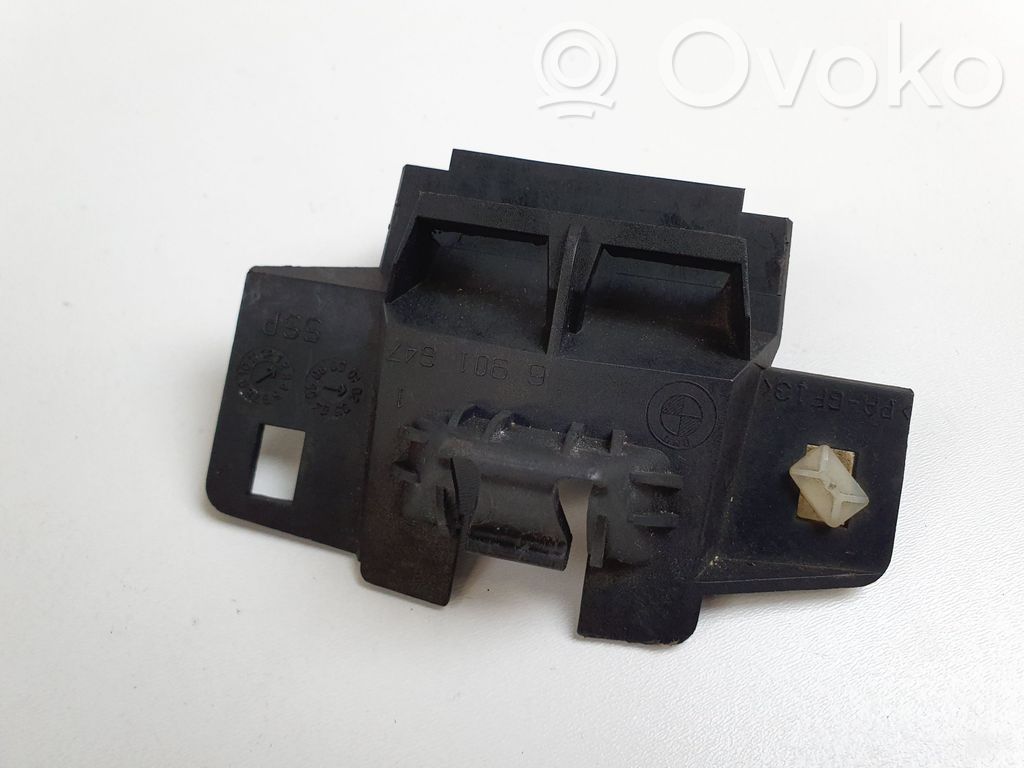Kita variklio skyriaus detalė   6901647