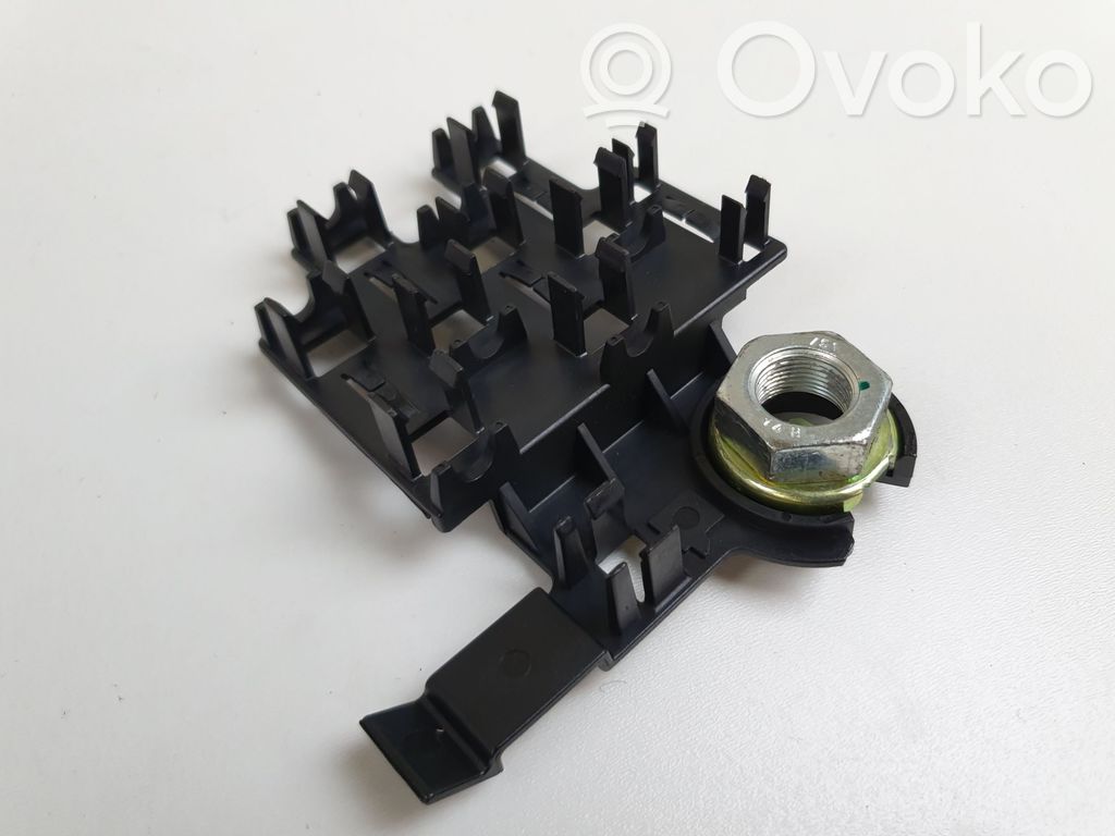 Radio antenna   6929491