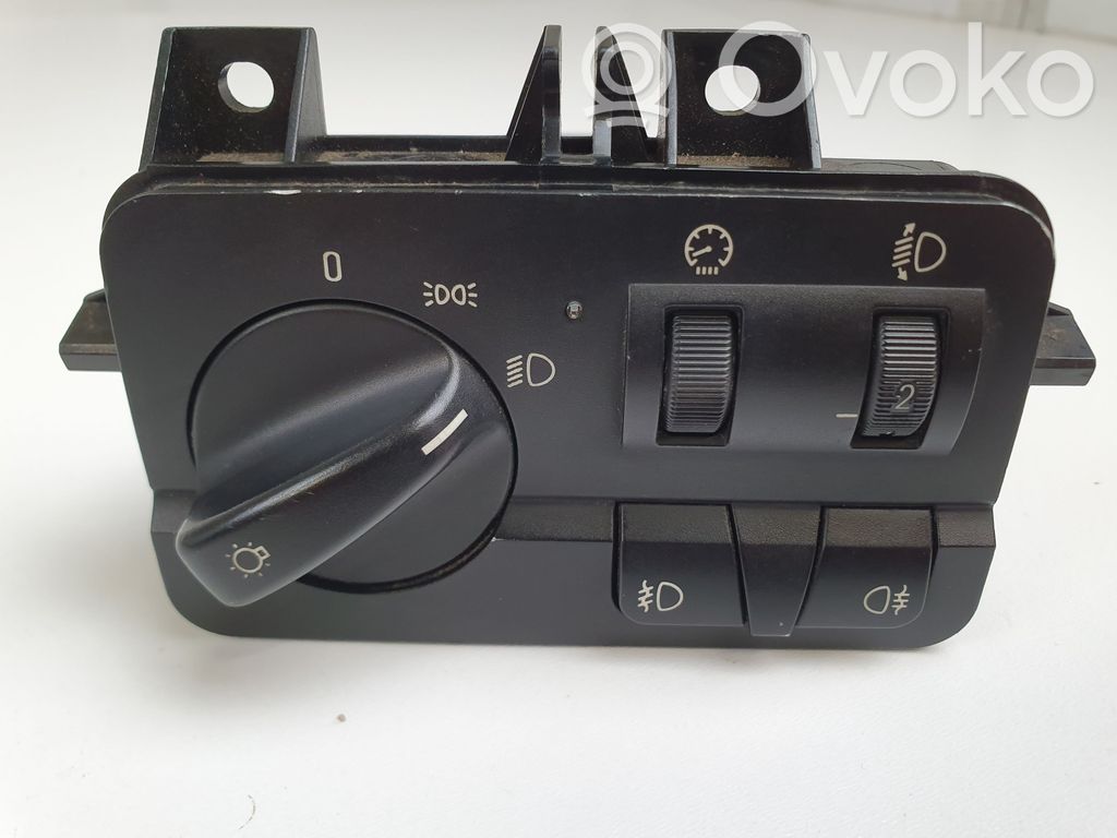 Light switch   4108586