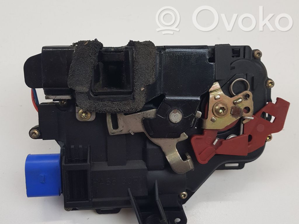 Audi A3 S3 8P Front door lock 