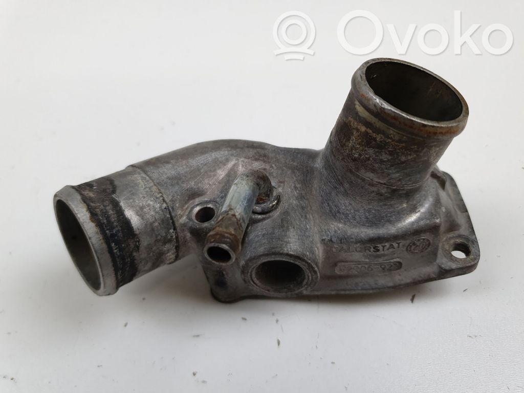 Opel Zafira A Carcasa del termostato 