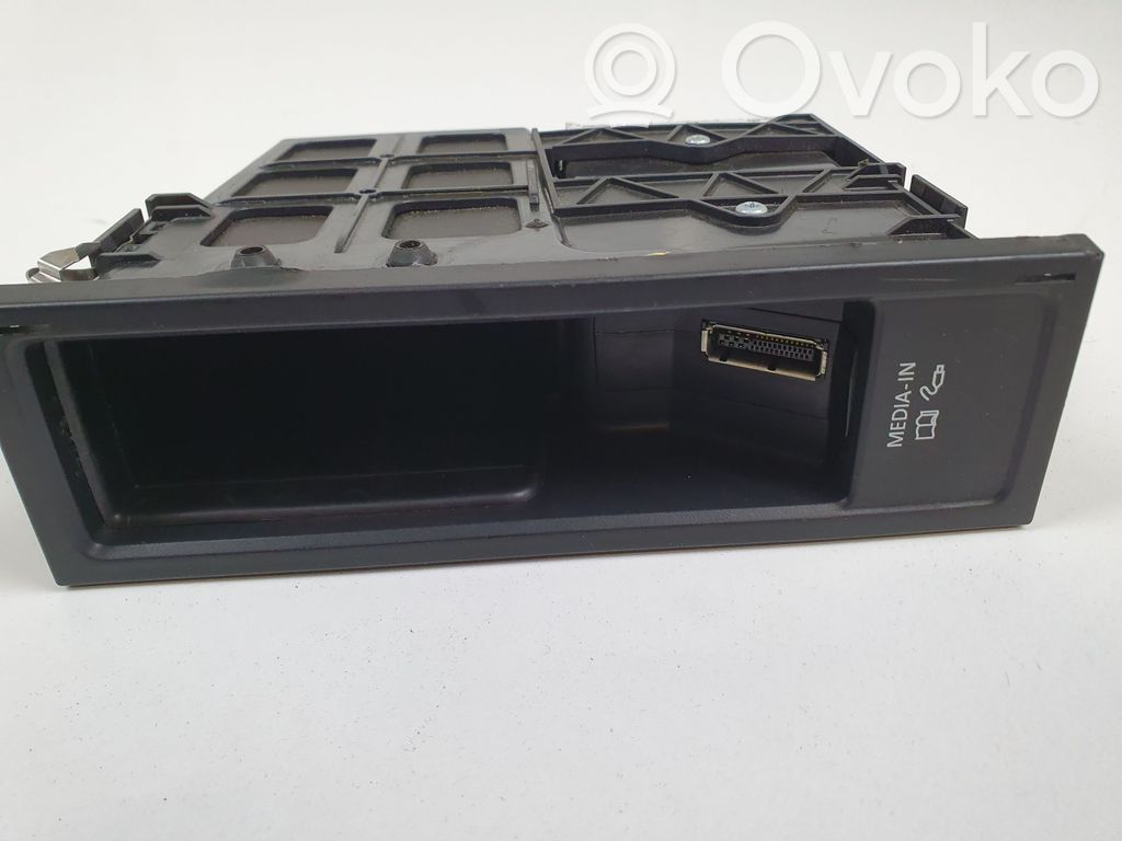 Volkswagen Scirocco USB savienotājs 