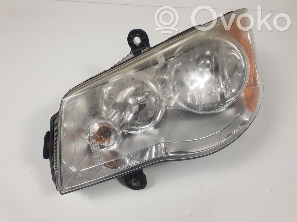Chrysler Town & Country V Lampa przednia 