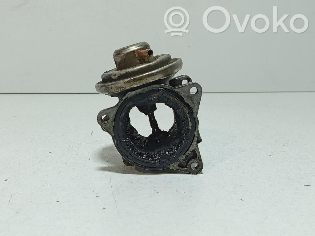 Volkswagen Touran I EGR valve 