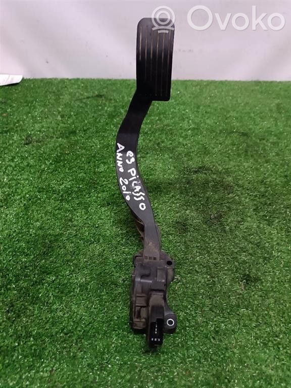Accelerator throttle pedal   1601AC,1601AC