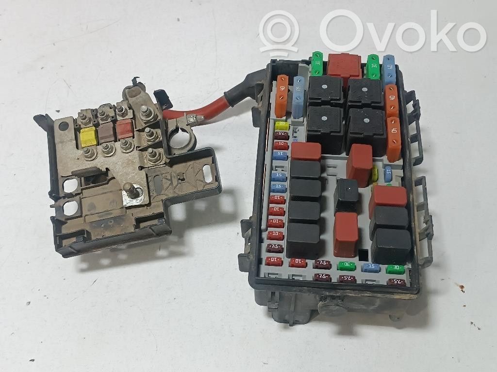 Fiat Grande Punto Ramka / Moduł bezpieczników 