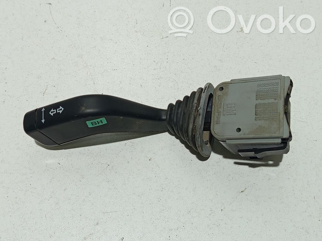 Suzuki Ignis Pyyhkimen/suuntavilkun vipukytkin 