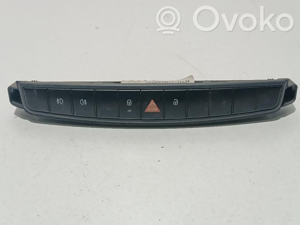 Botón interruptor de luz de peligro   4548202610,134910,4548202610