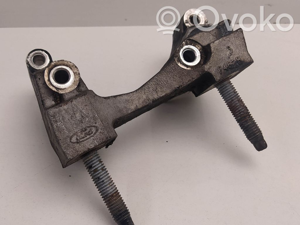 Ford Focus Engine mounting bracket 