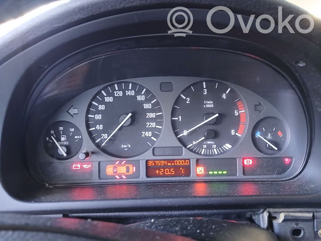 BMW 5 E39 Spidometras (prietaisų skydelis)