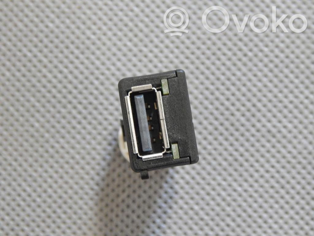 Skoda Fabia Mk3 (NJ) Enchufe conector USB 