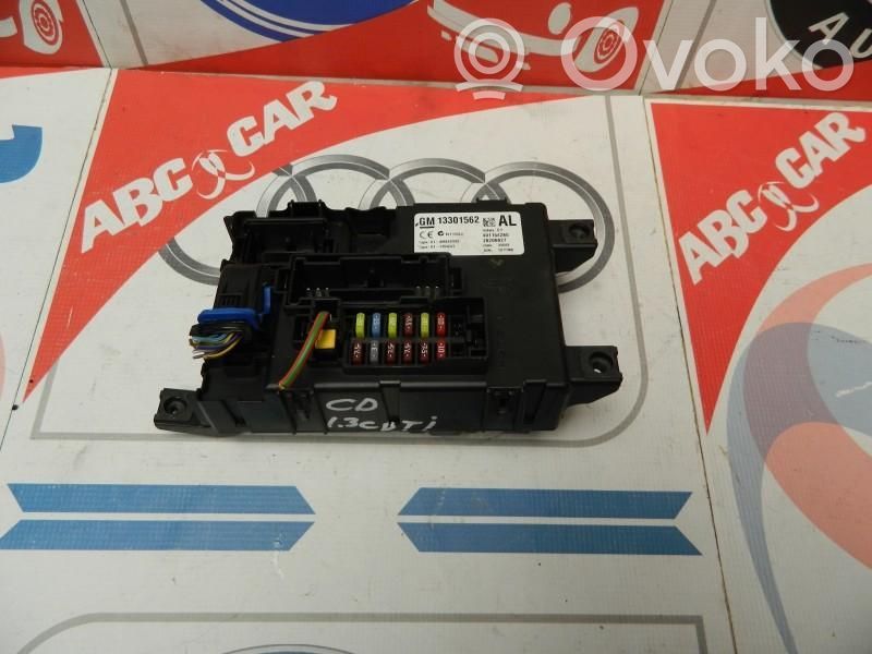 Opel Corsa D Juego de caja de fusibles 