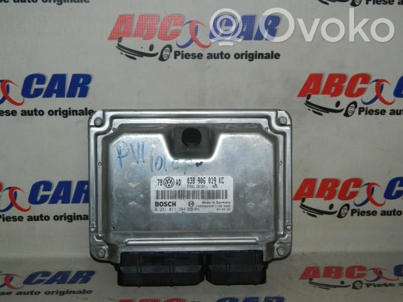 Volkswagen PASSAT B5.5 Unitate control motor/modul ECU 