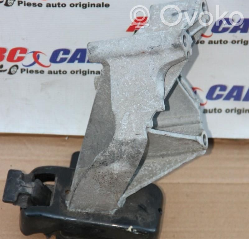 Volkswagen Amarok Engine mounting bracket 