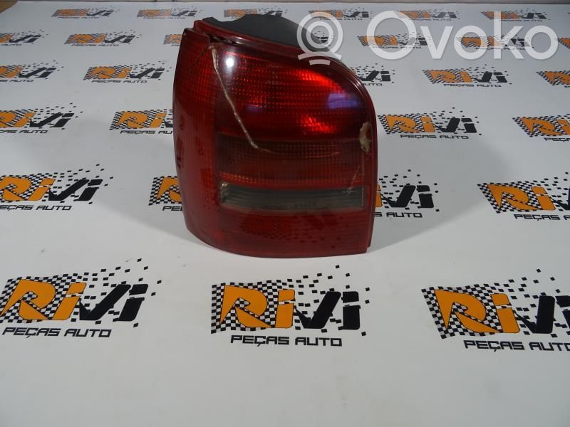 Audi A4 S4 B5 8D Wkład lampy tylnej 
