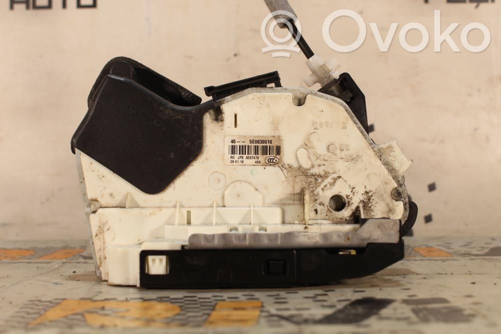 Volkswagen PASSAT B8 Zamek drzwi tylnych 