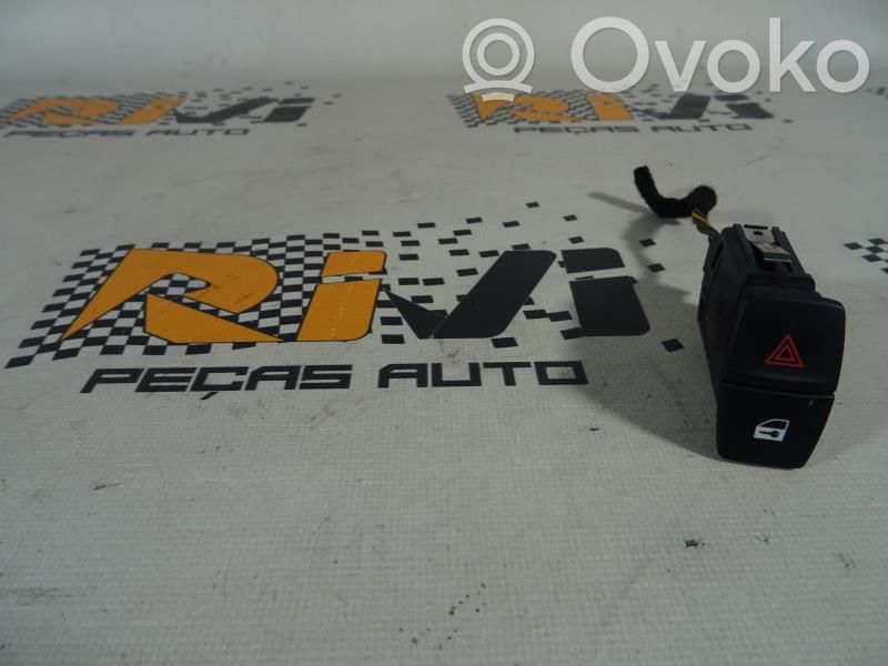 BMW M3 F80 Przycisk świateł awaryjnych 