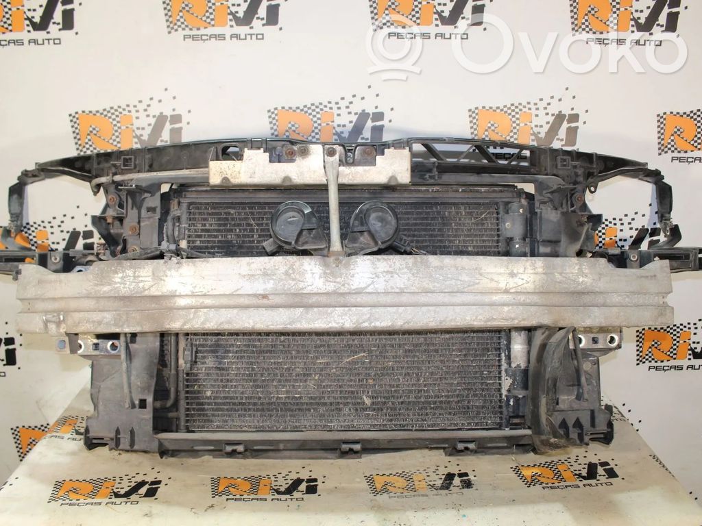 Audi TT TTS Mk2 Pas przedni 
