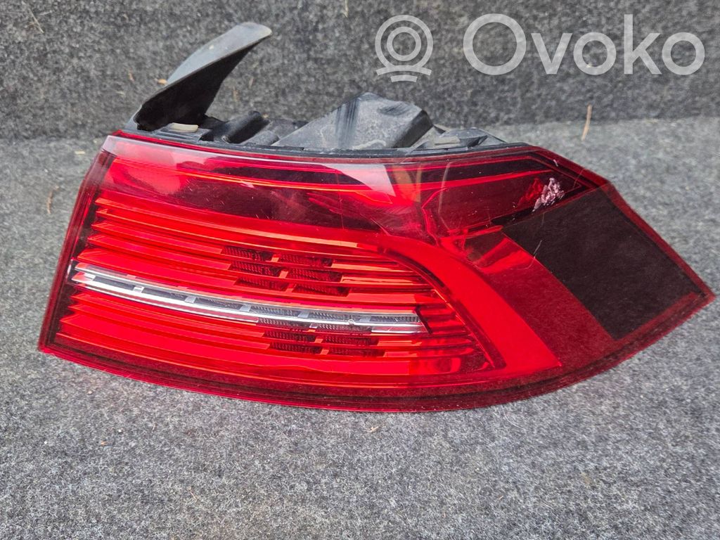 Volkswagen PASSAT B8 Lampy tylnej klapy bagażnika 