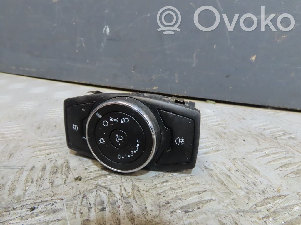 Light switch   2336439
