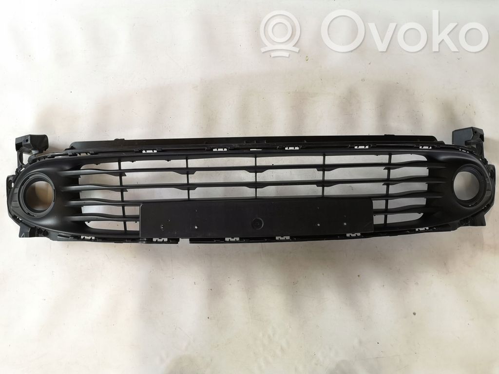 Renault Clio IV Grotelės apatinės (trijų dalių) 