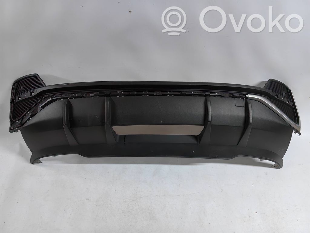 Audi Q3 F3 Moldura inferior del parachoques trasero 