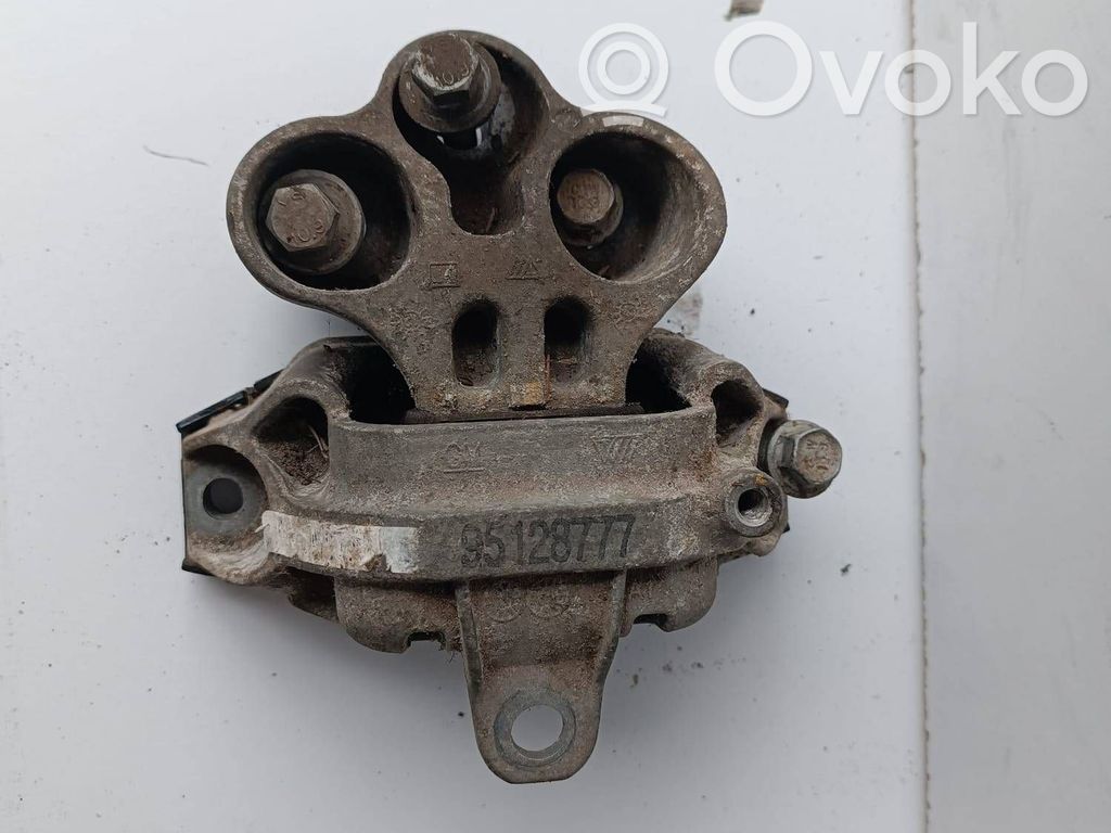 Engine mount bracket   95128777