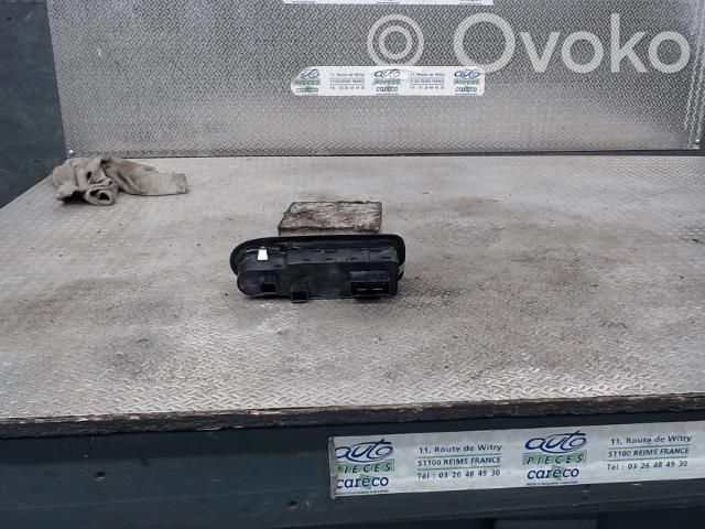 Electric window control switch   6490NR