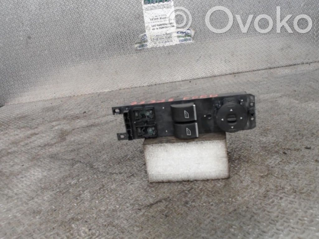 Electric window control switch   2032974
