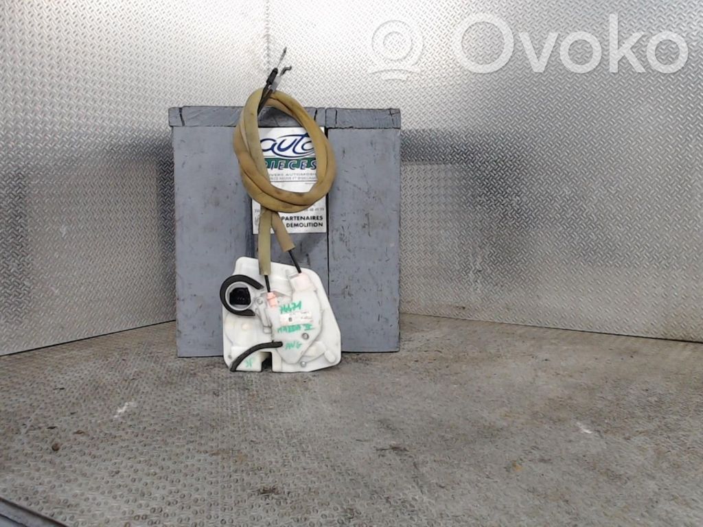 Mazda 2 Priekšpusē slēdzene 